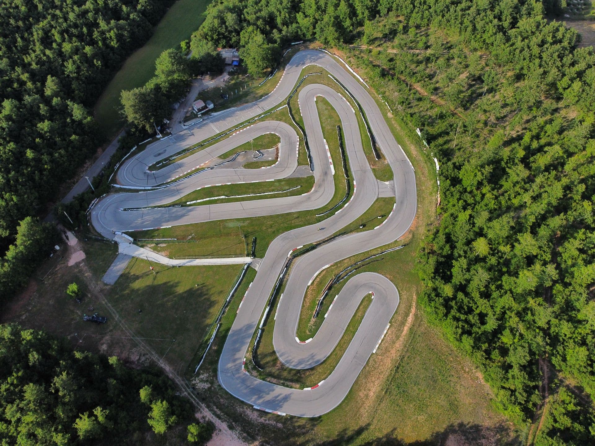 Vista aérea de un circuito de carreras